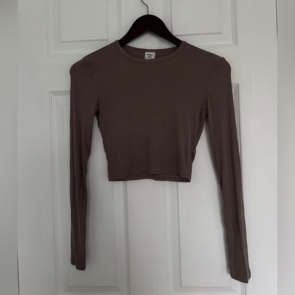 Aritzia Tops - Sunday Best Aritzia Ribbed Long Sleeve Crop Top - Taupe